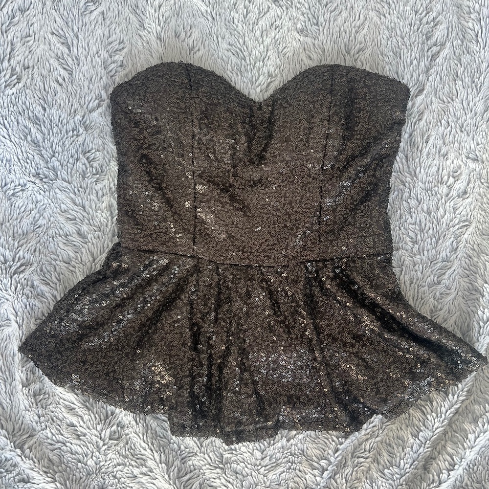 Strapless top
